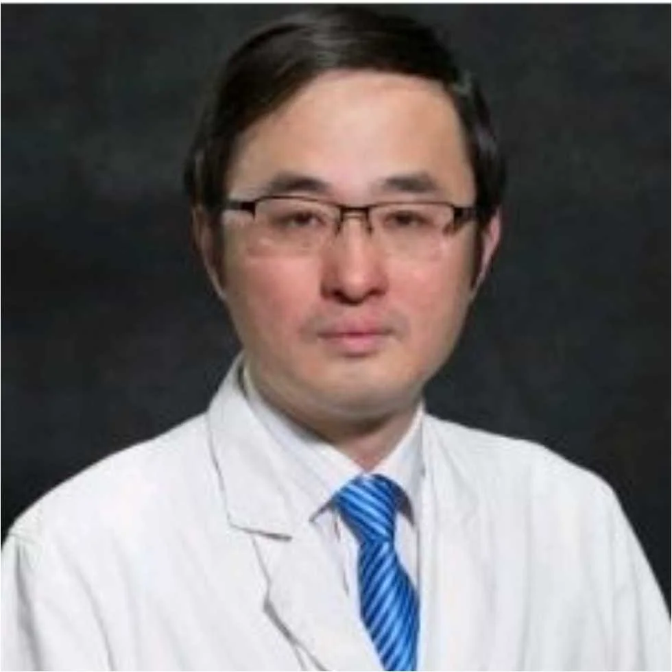 Photograph published for Dr Hou Wenjun, associate chief physician at the Drum Tower department.