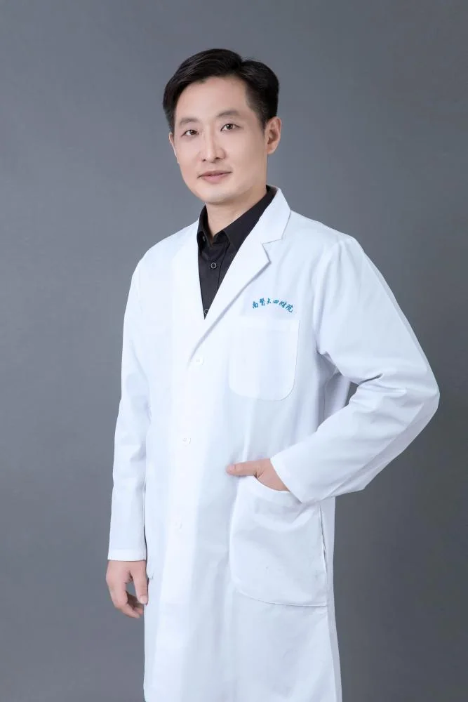 Photograph published for Dr Wu Qinhua at the Fourth Affiliated Hospital of Nanjing Medical University.